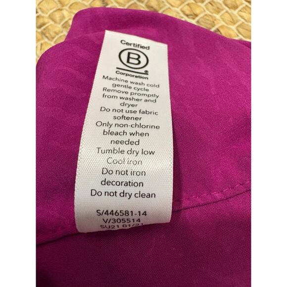 Athleta XL Printed Mesh Racer Run Shorts 4 Purple Pink Athletic - Picture 5 of 5